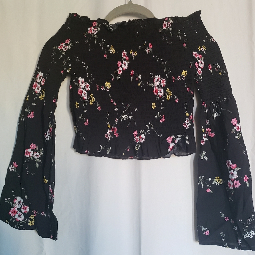 | BRAND NEW |Off Shoulder Top